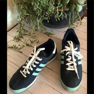 Adidas Samoa with Turquoise sz 7